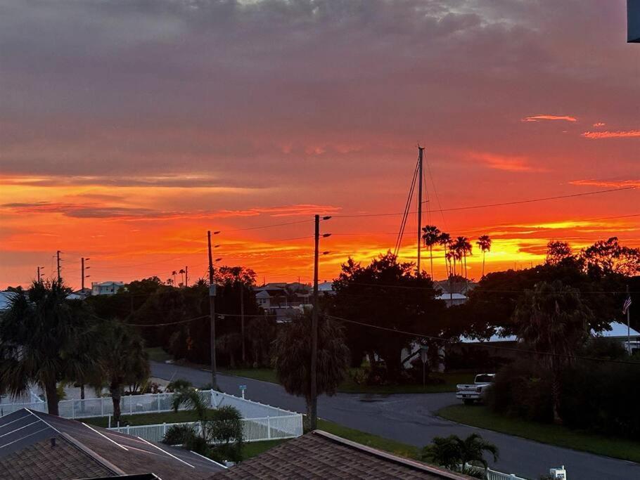 5 Bed3Bath Waterfront Pool Home With Full Gym, Office, And Heated Pool! Hernando Beach Bagian luar foto