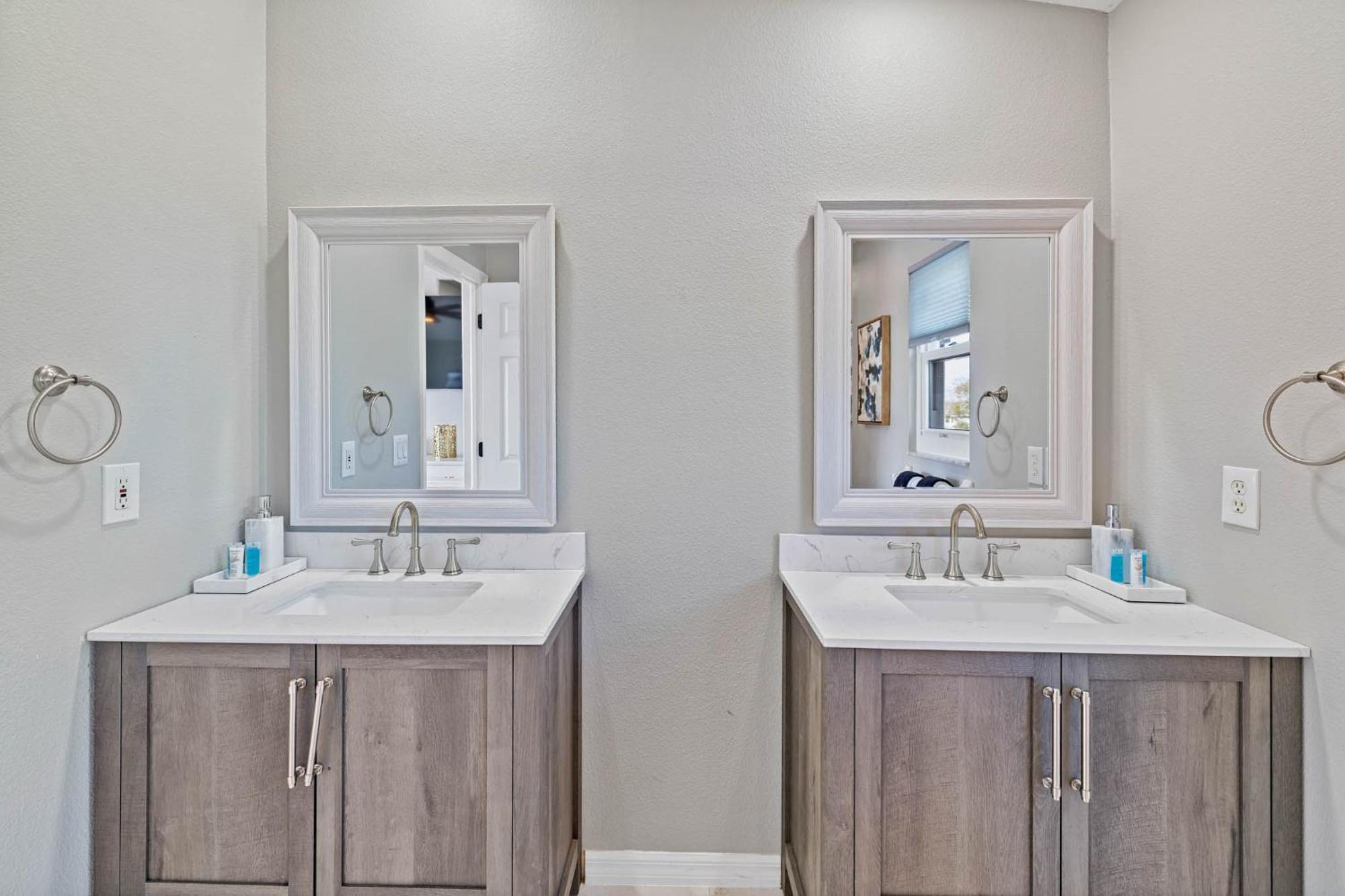 5 Bed3Bath Waterfront Pool Home With Full Gym, Office, And Heated Pool! Hernando Beach Bagian luar foto